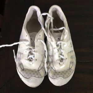 Nfinity Vengeance Cheer Shoes size 3Y White